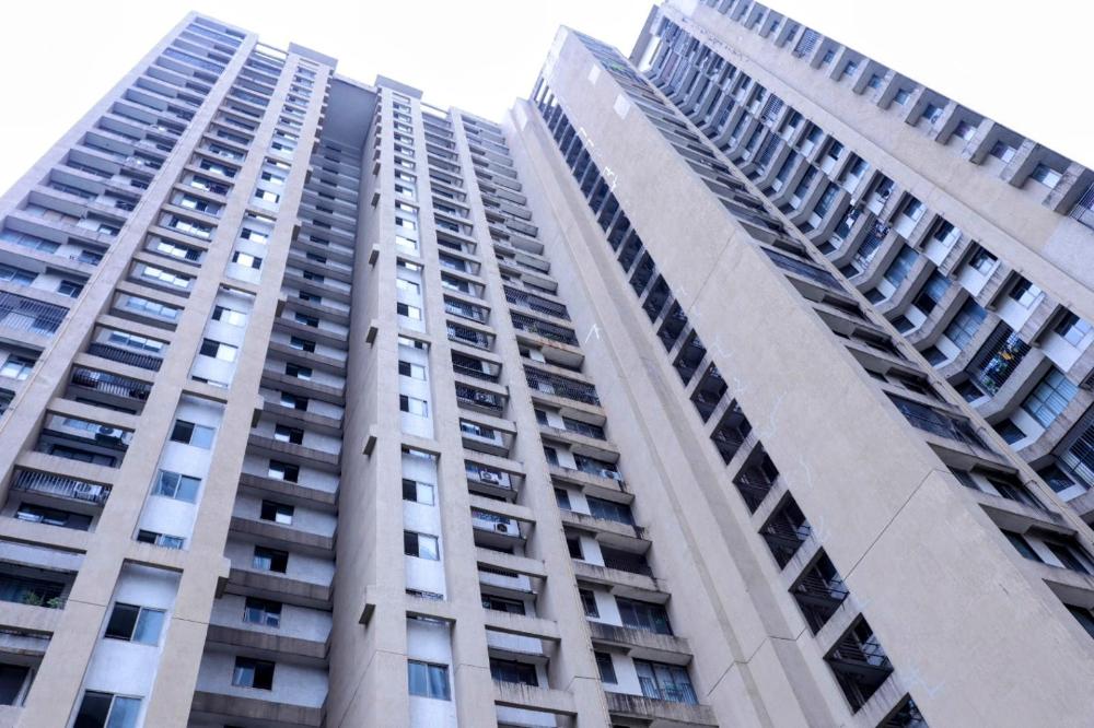 classy 1 bhk near viviana mall with parking