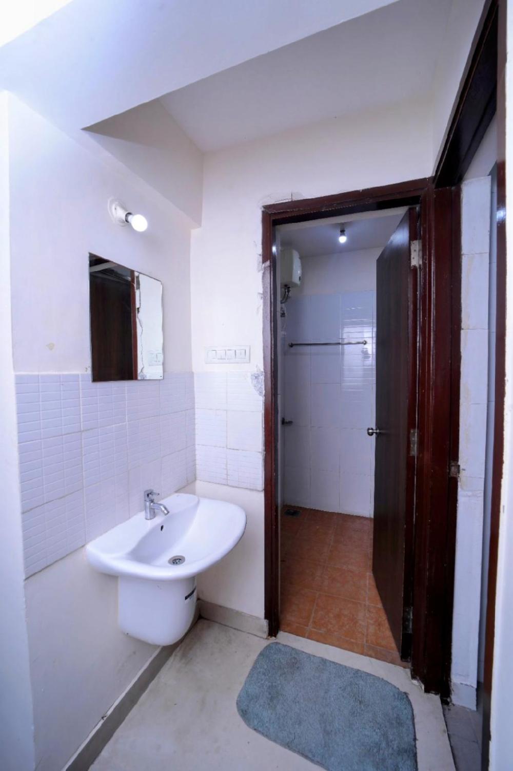 classy 1 bhk near viviana mall with parking