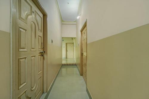 hotel o 819125 hotel shiv tripti and banquet hall