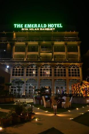 the emerald hotel and siya milan banquets