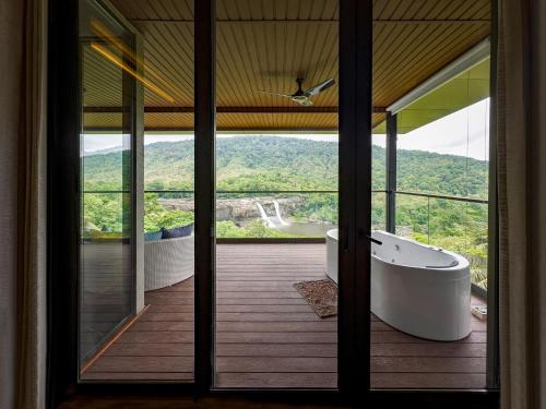 Flora Misty Falls Athirappilly,,5 star