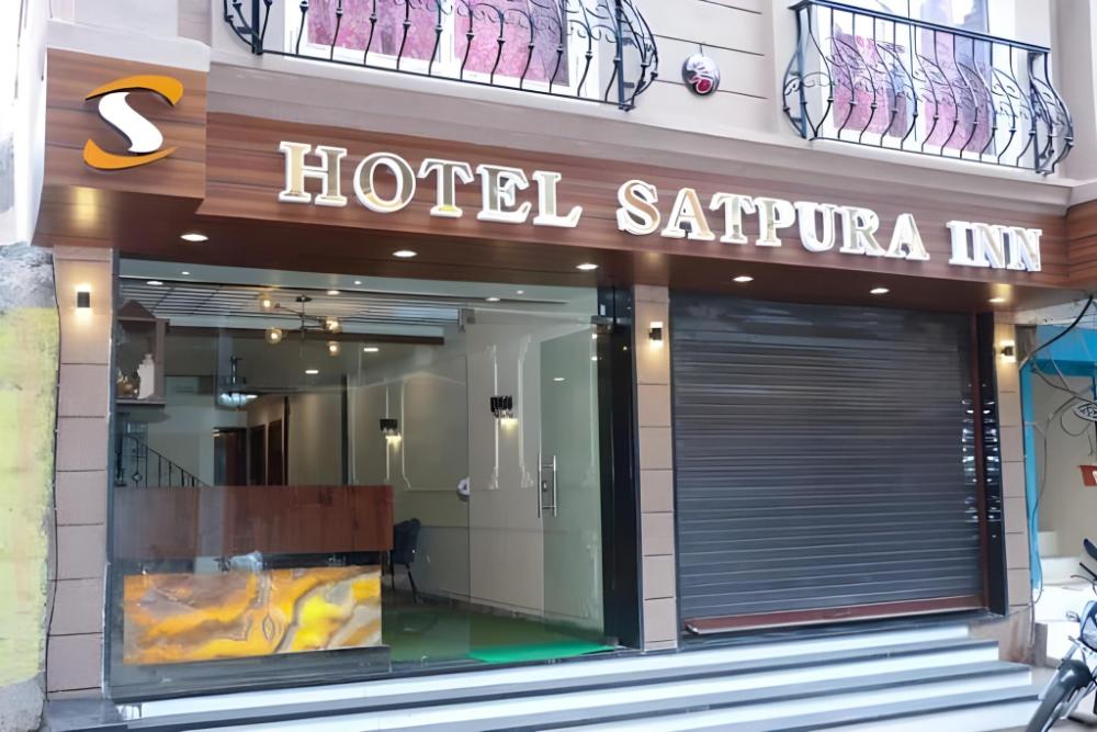 hotel satpura inn
