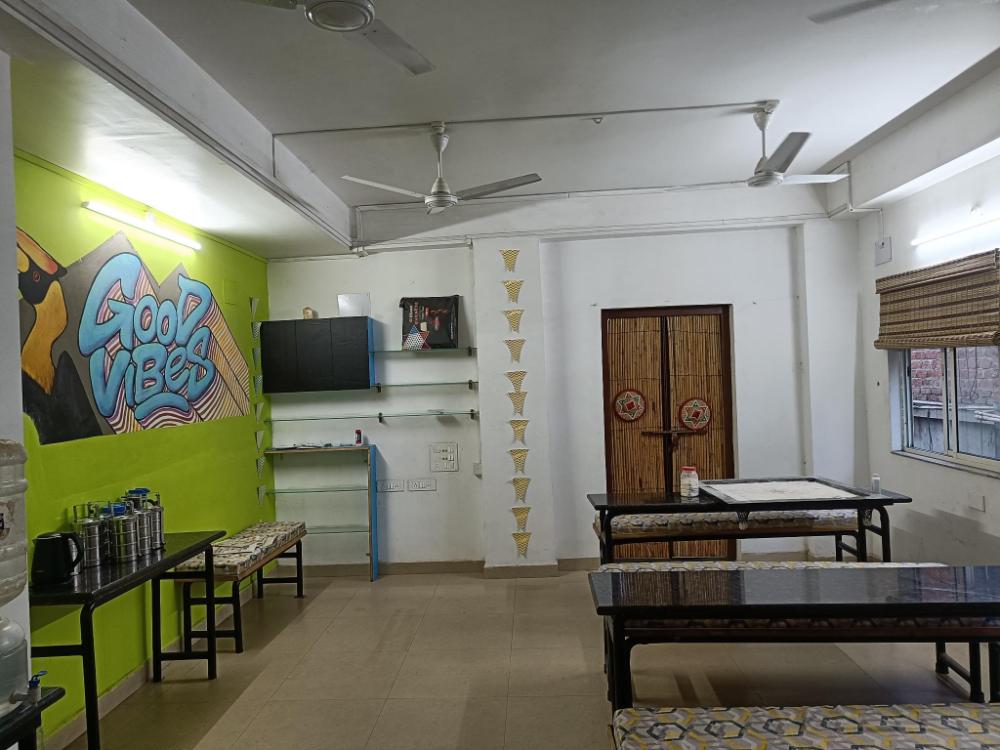 traveler hostel