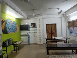 traveler hostel