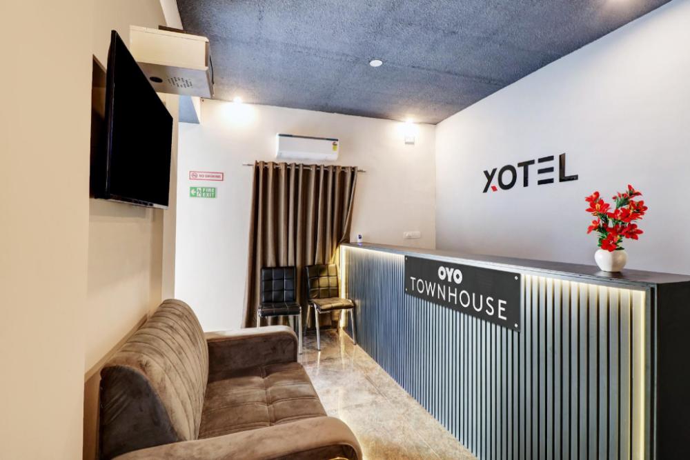 super townhouse ecity inn