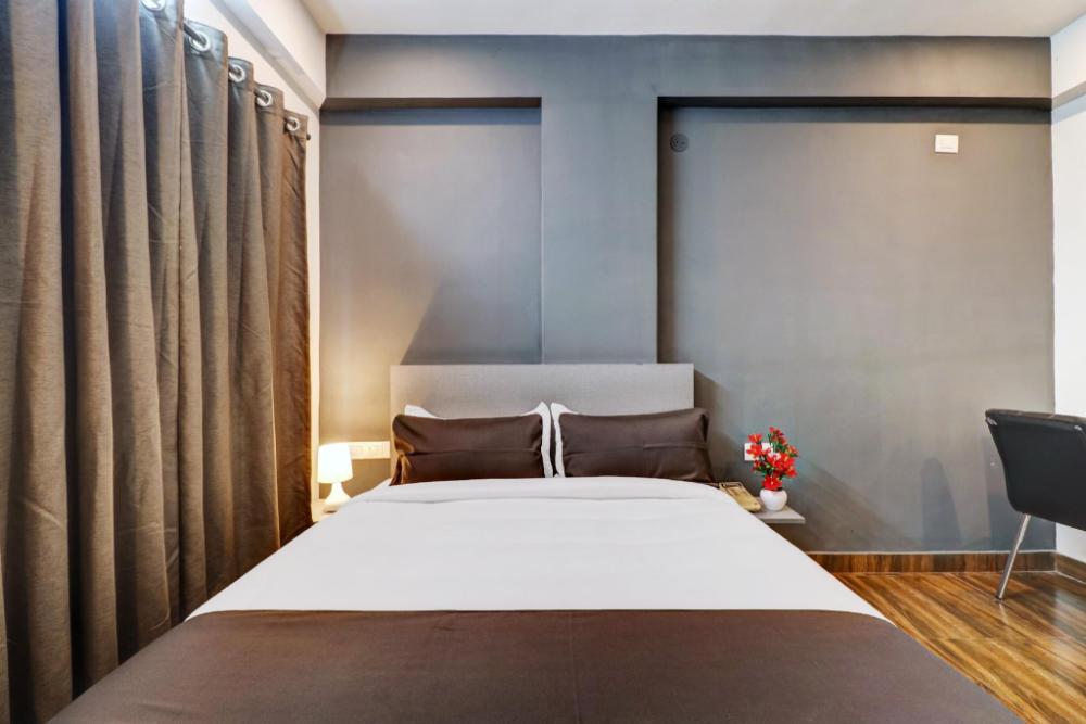super townhouse ecity inn