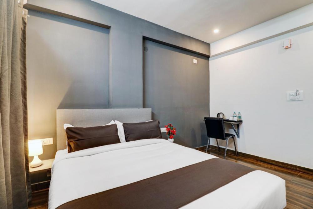 super townhouse ecity inn