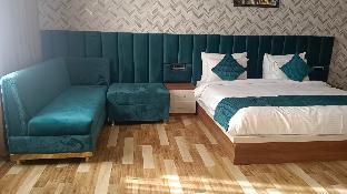 hotel golden peacock