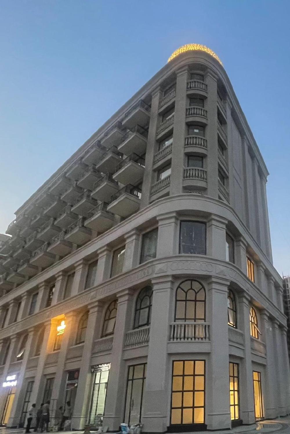 maple tree lucknow couple friendly