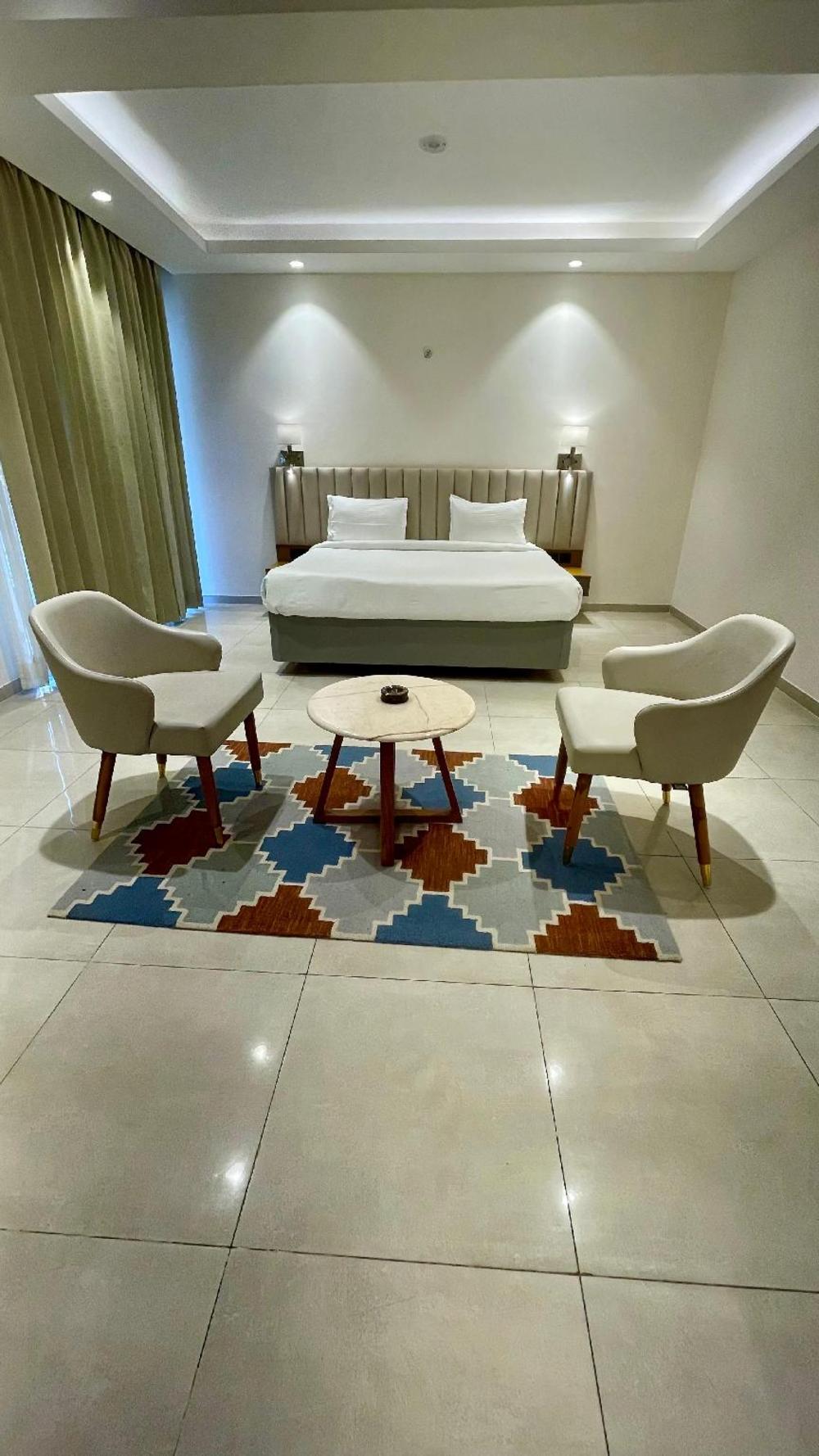 maple tree lucknow couple friendly