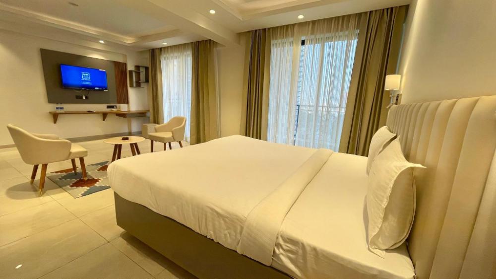 maple tree lucknow couple friendly