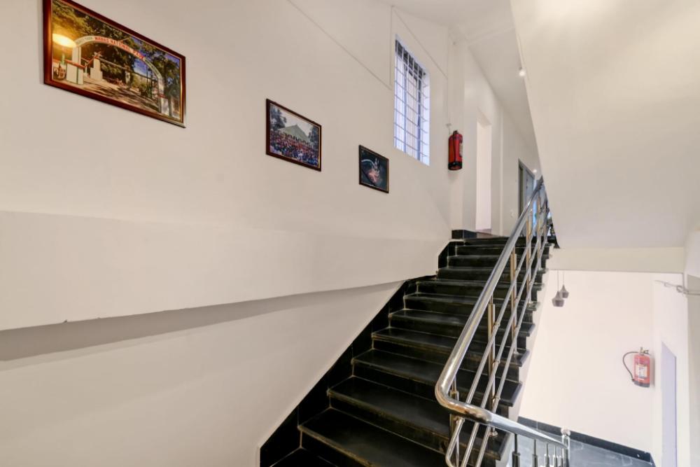 super hotel o axom inn