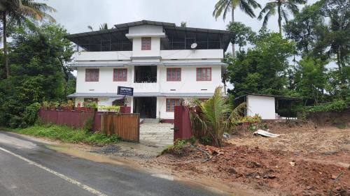 souparnika lakeview homestay