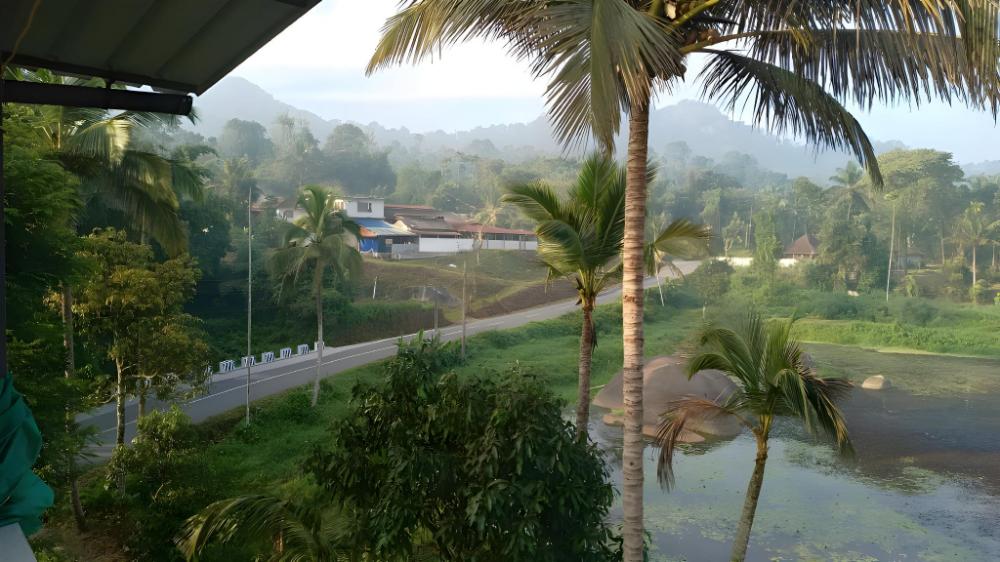 souparnika lakeview homestay