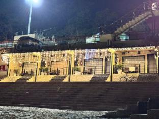 spatii by the ganges