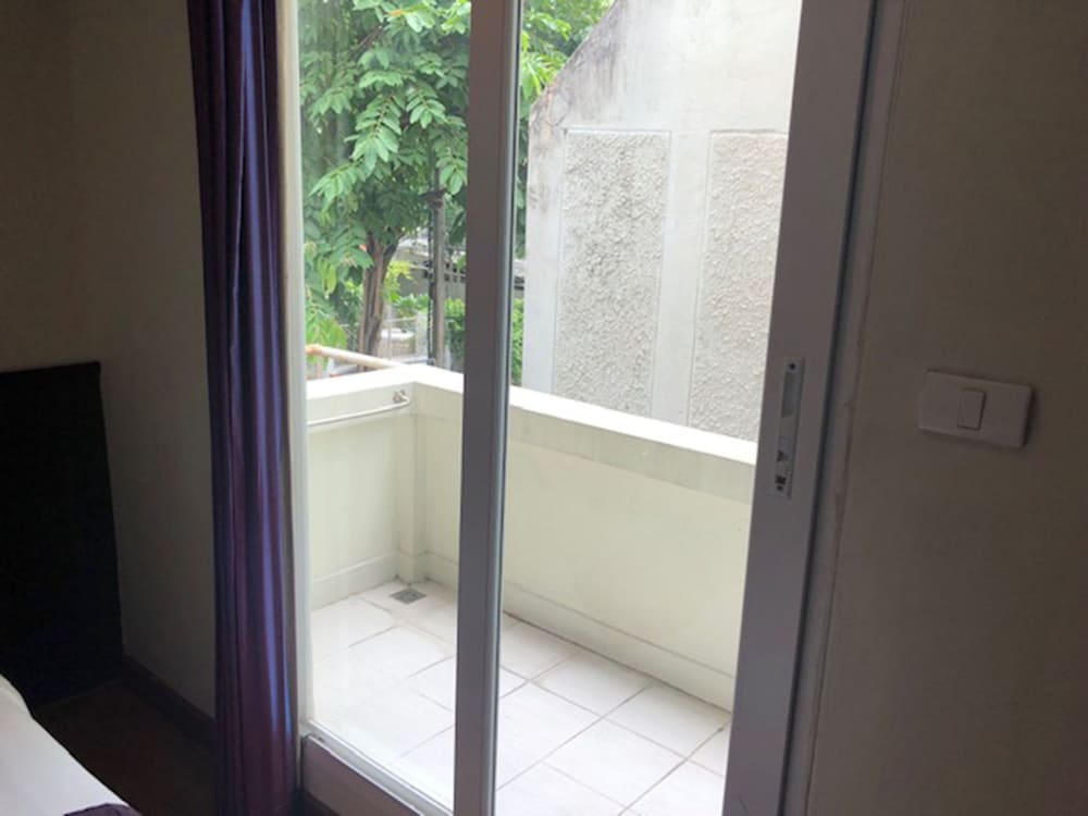 sawasdee hotel sukhumvit soi 8