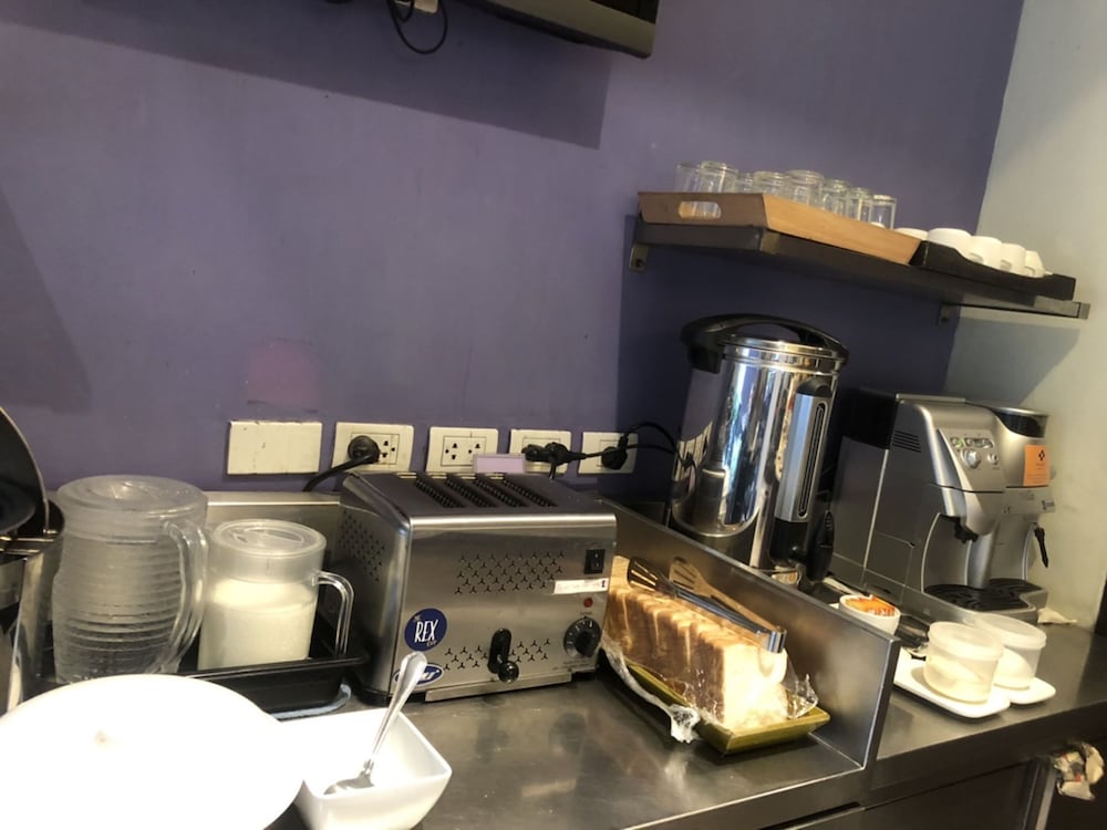 sawasdee hotel sukhumvit soi 8