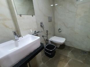 hotel beverly plaza us embassy bkc kurla west