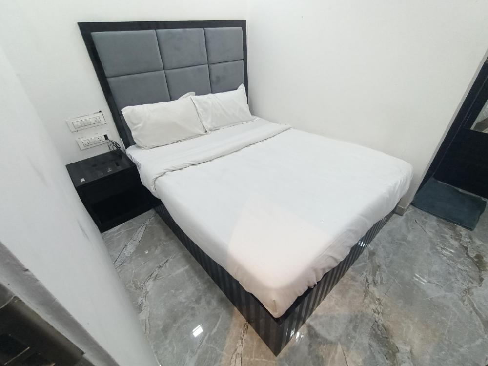 hotel beverly plaza us embassy bkc kurla west