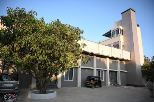 mango leaf lake resort