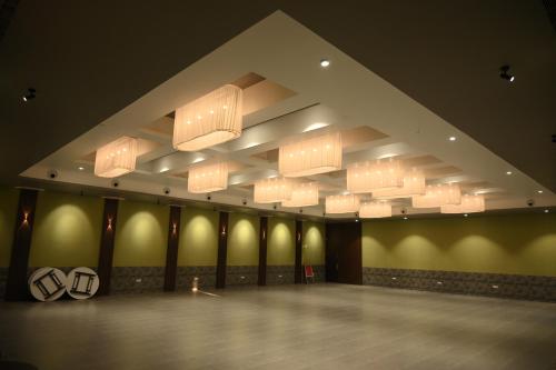 mango leaf lake resort