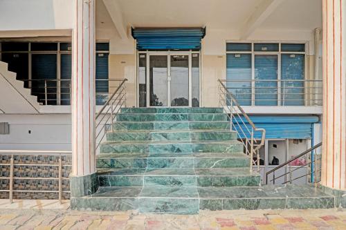 Hotel O Mahadevi Lawn,,3 star