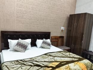 hotel awadh palace