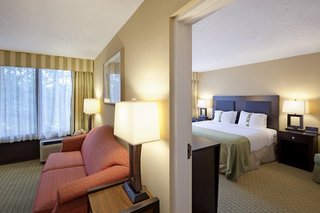 holiday inn hotel and suites nashua