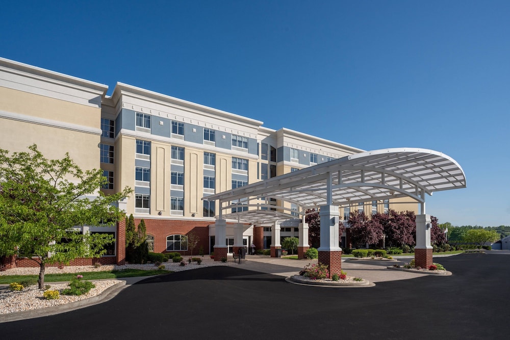 delta hotels by marriott huntington mall