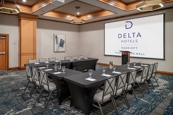 delta hotels by marriott huntington mall