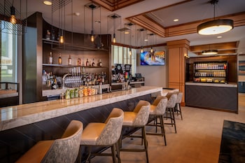 delta hotels by marriott huntington mall