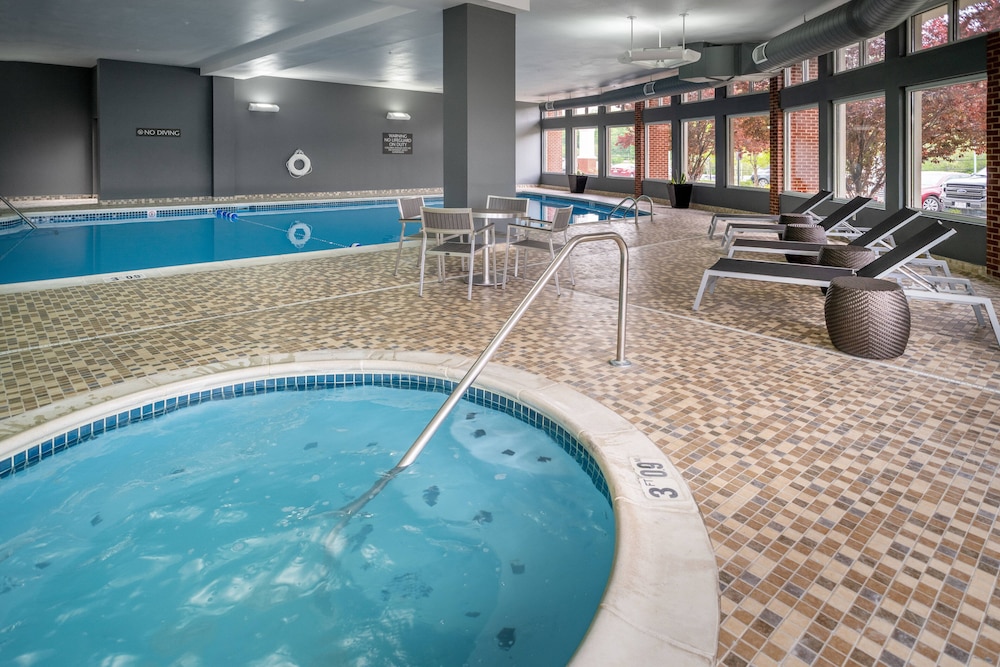 delta hotels by marriott huntington mall