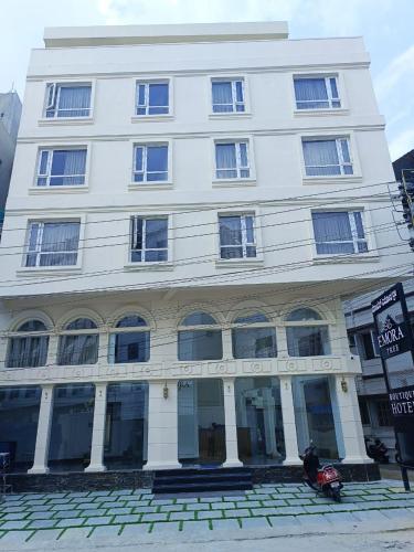 hotel emora tree