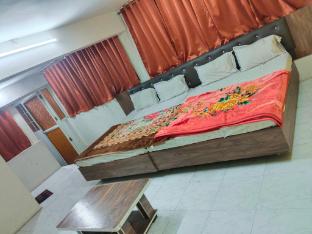 shree radhe krishna hotel