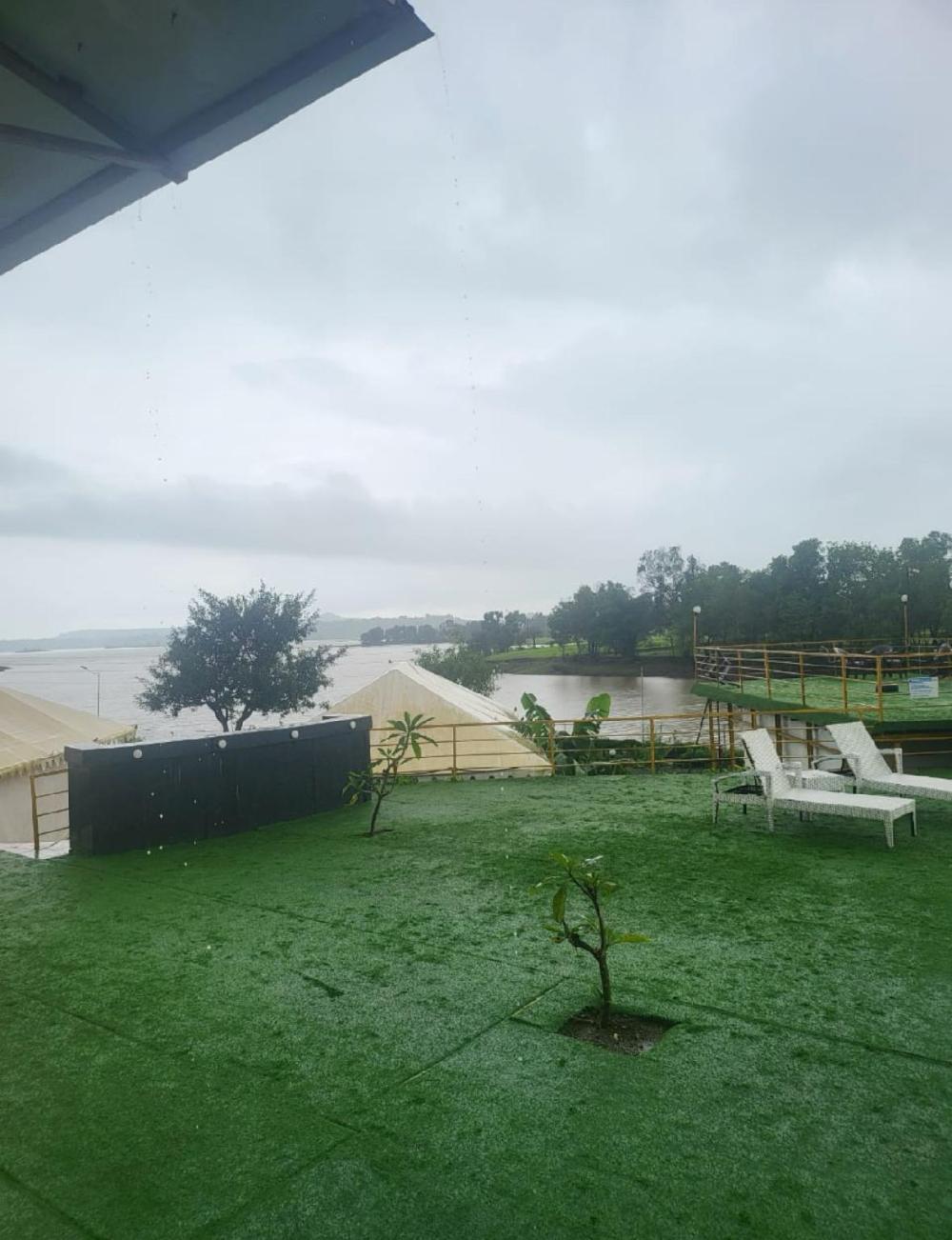 amigos lake resort