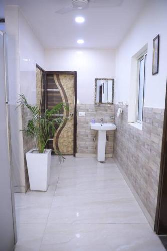 fortune home service apartment 1bhk l 36b saket