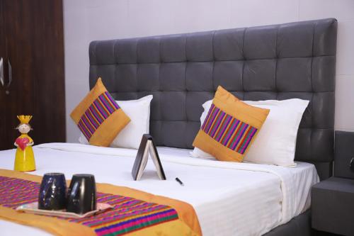 fortune home service apartment 1bhk l 36b saket
