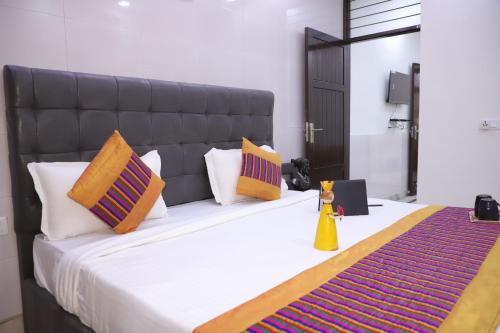 fortune home service apartment 1bhk l 36b saket