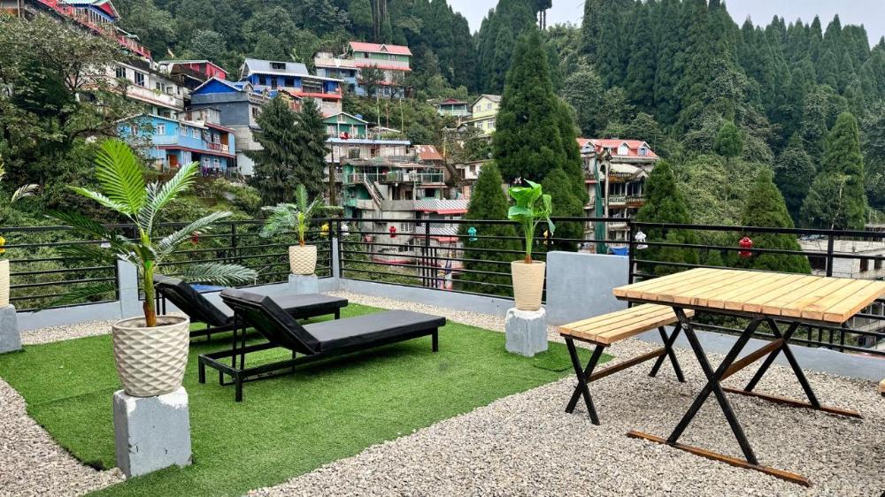 darjeeling hillside inn