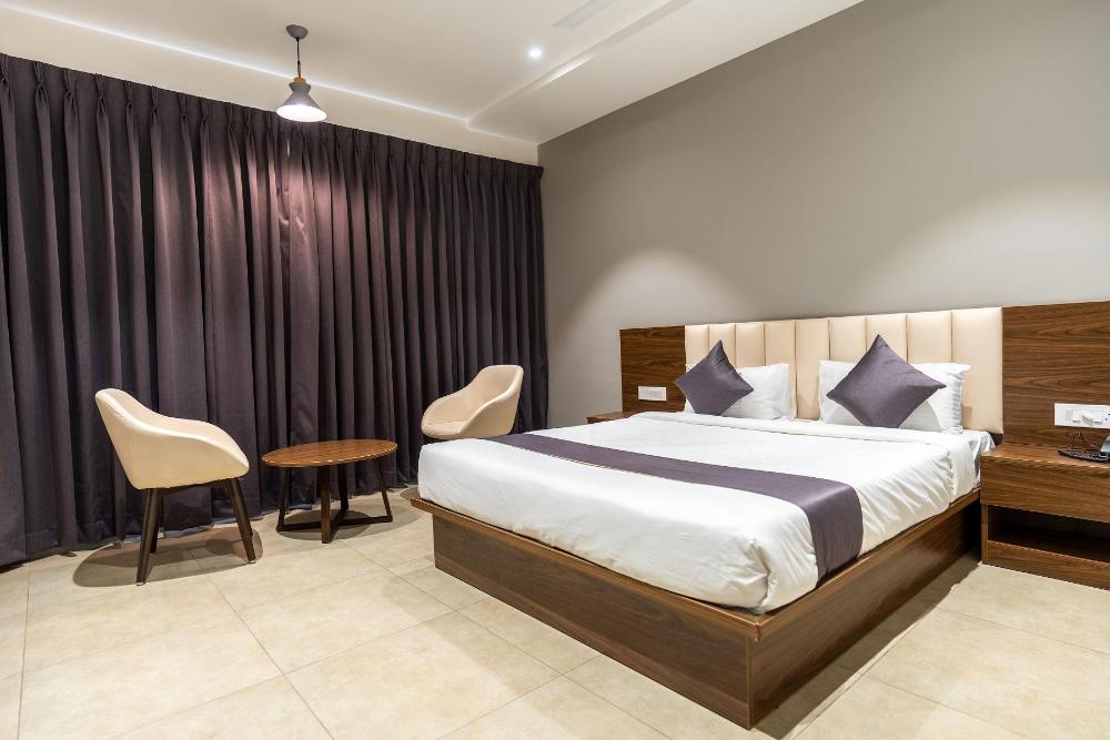 the living hub business hotel kolhapur