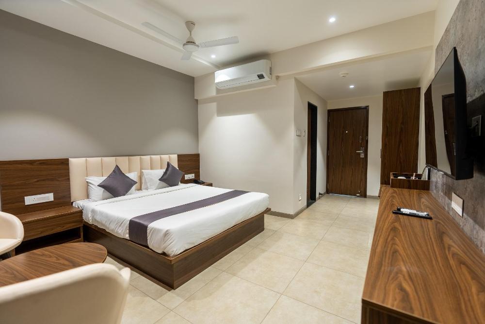 the living hub business hotel kolhapur