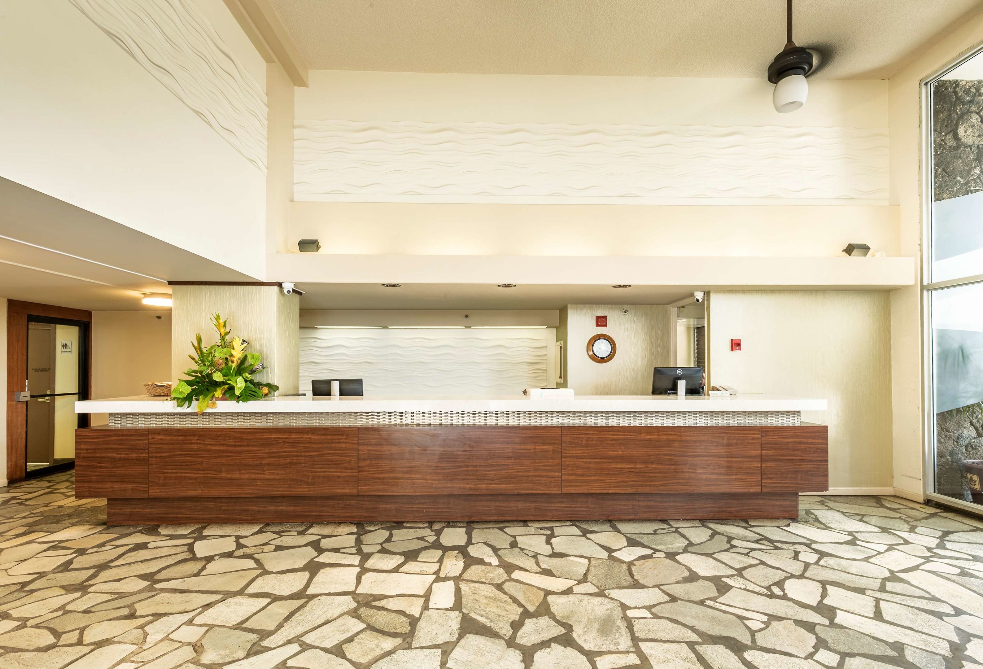 pacific monarch hotel