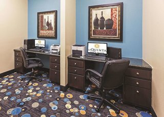 La Quinta Inn & Suites By Wyndham Houston Hobby Airport,Houston County>>Downtown Houston,3 star