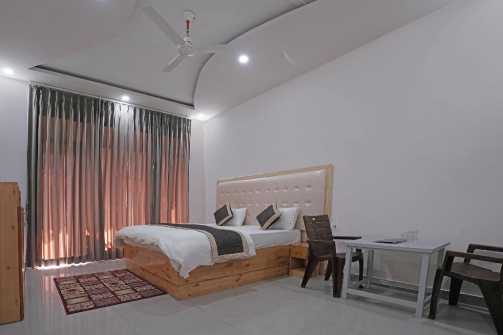 hotel o aditya residency uk04