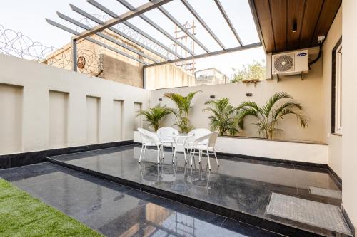 lime tree bnb pari chowk