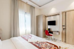 lime tree bnb pari chowk