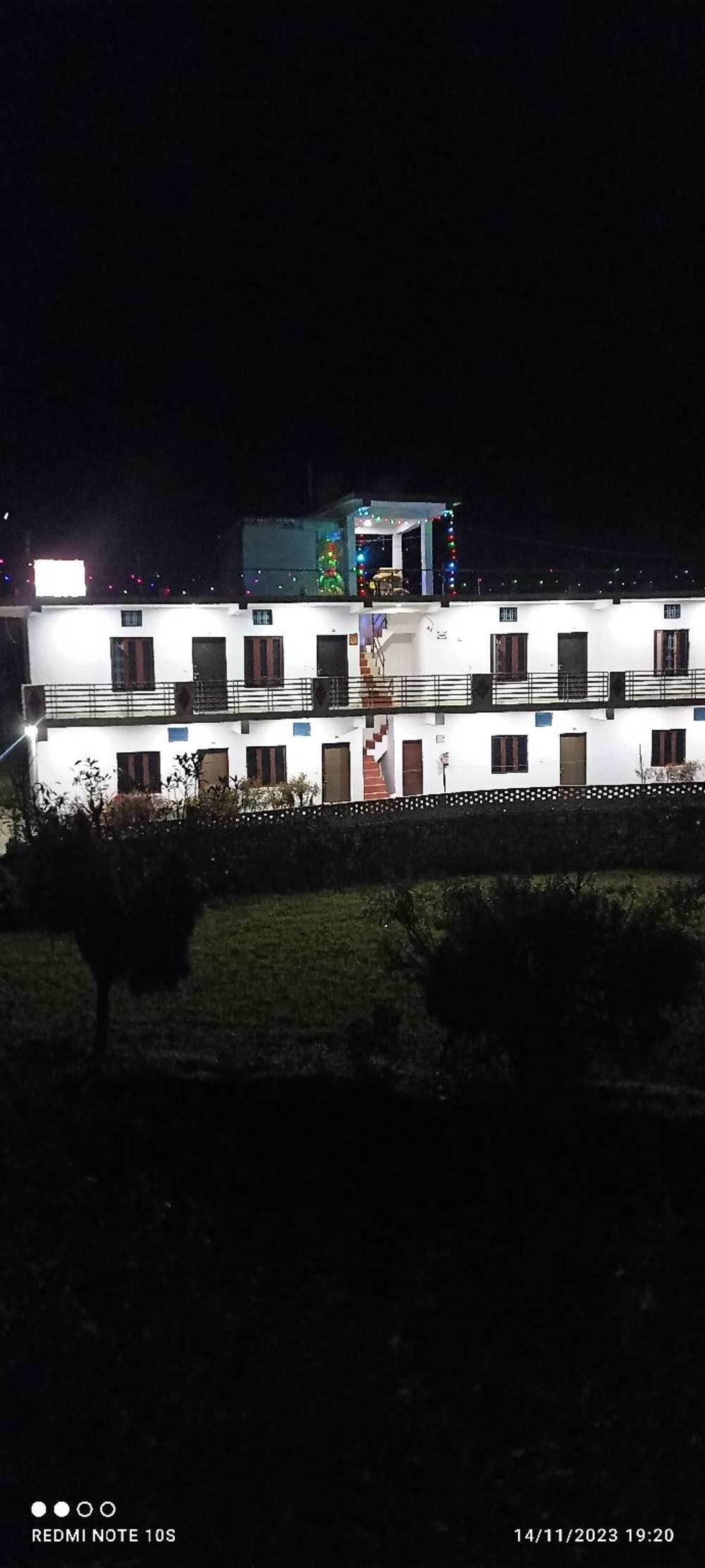 anand home stay and hotel phata