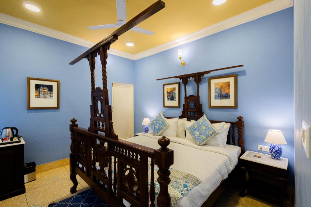 sheel mahal close to hawa mahal