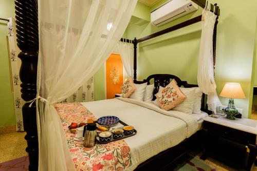 sheel mahal close to hawa mahal