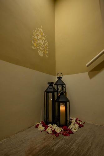 sheel mahal close to hawa mahal